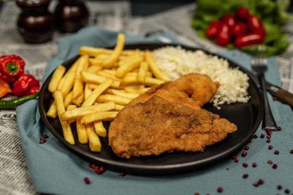 Piept pui pane cu garnitura